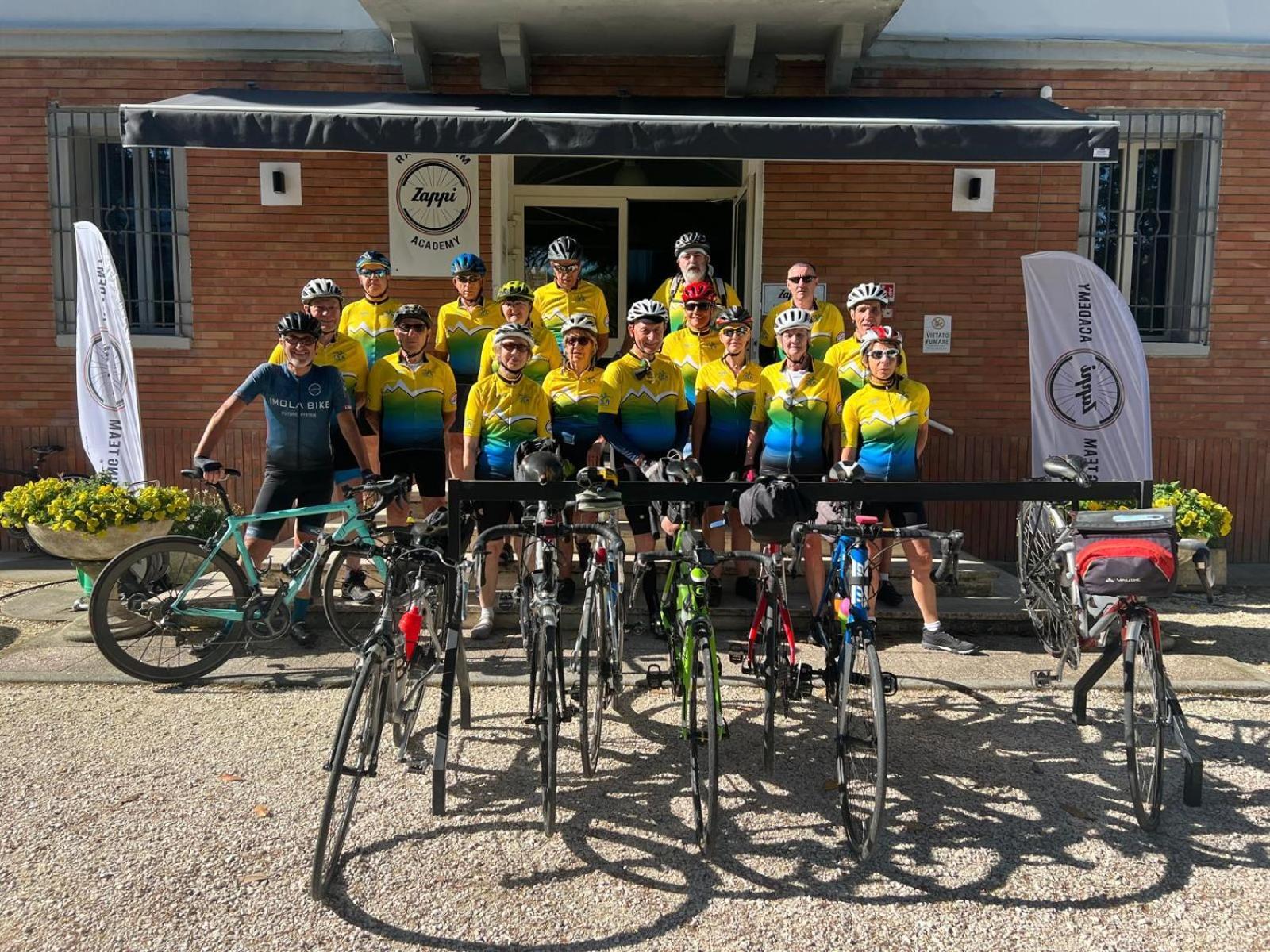 Zappi Cycling Hotel Риоло Терме Екстериор снимка